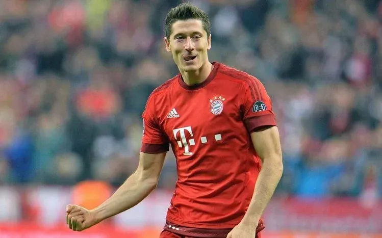 Robert Lewandowski football wallpapers featuring action and expressive gestures.