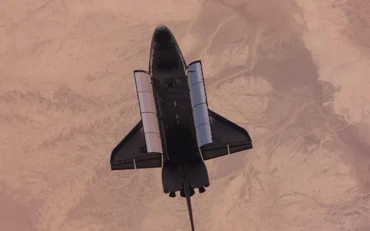 Space shuttle-themed wallpaper preview.