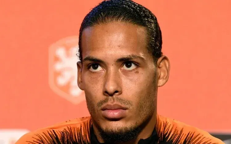 Portrait wallpapers of Dutch footballer Virgil van Dijk.