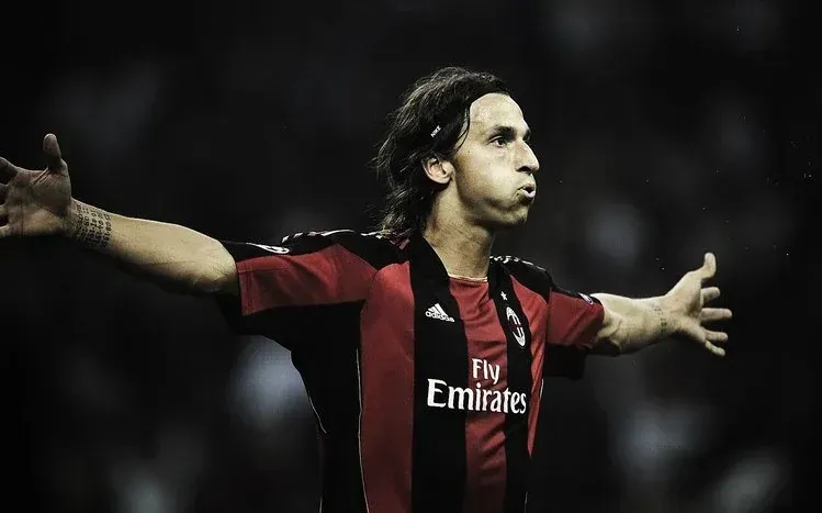 A six-image wallpaper collection featuring Swedish footballer Zlatan Ibrahimovic.