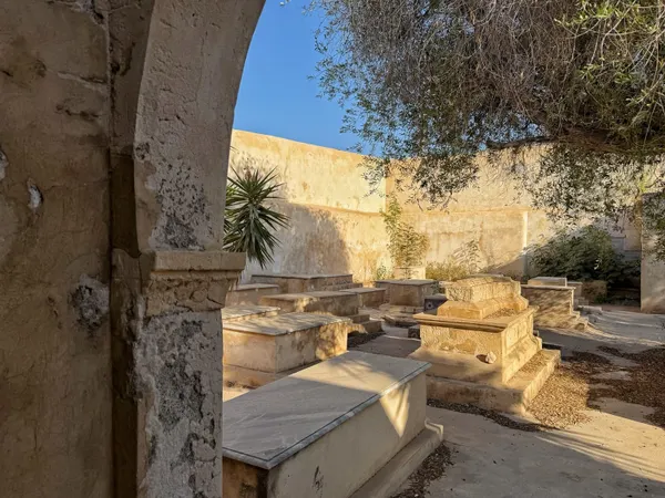 Desde las costas de Trípoli: marineros estadounidenses murieron por Estados Unidos hace 222 años. Quedan cinco tumbas en Libia: ¿deberíamos traerlos de regreso a casa?