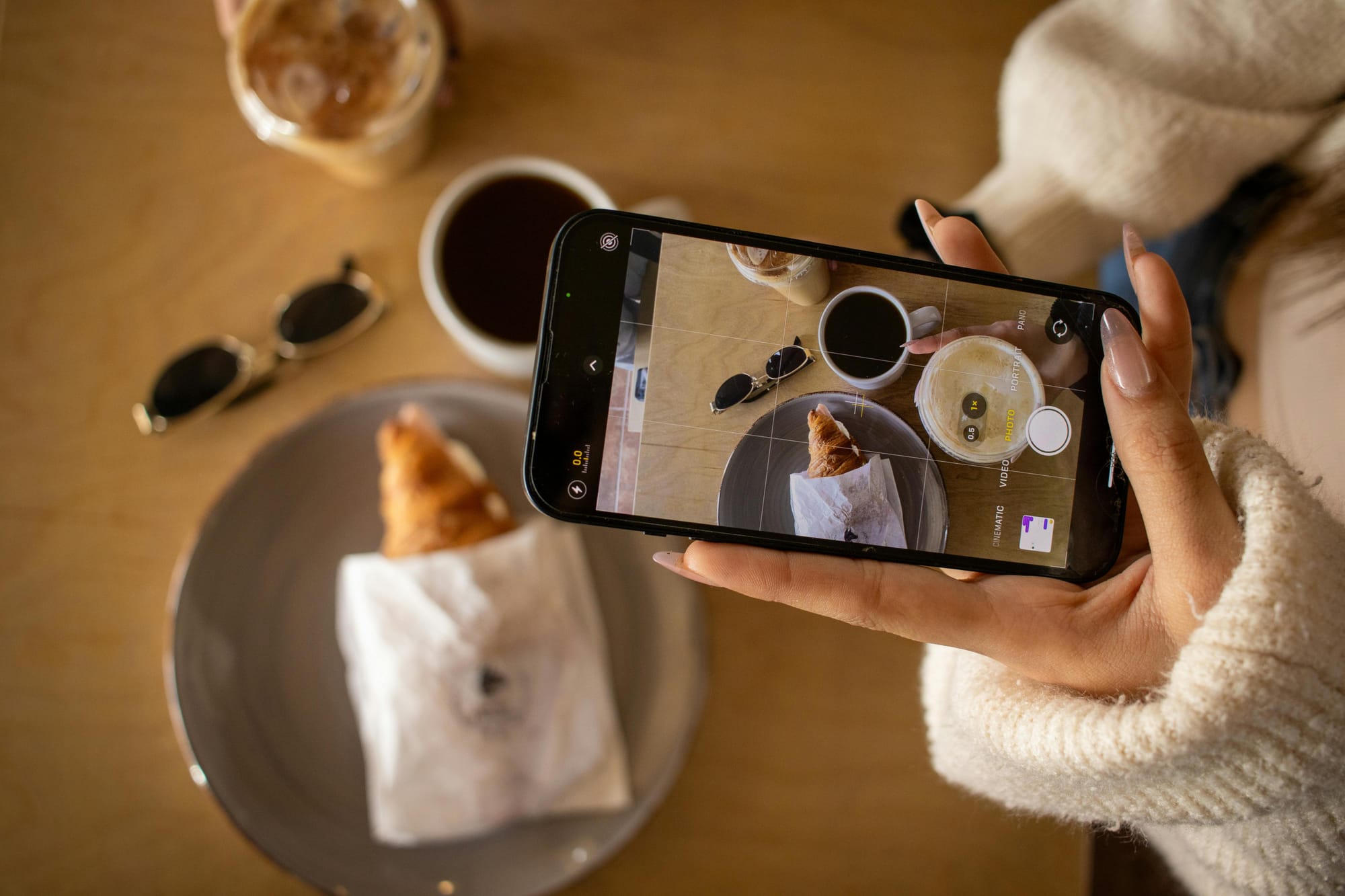 Illustration supporting the article "How to Reward Customers for Photos, Videos, and Feedback Without a Loyalty App"