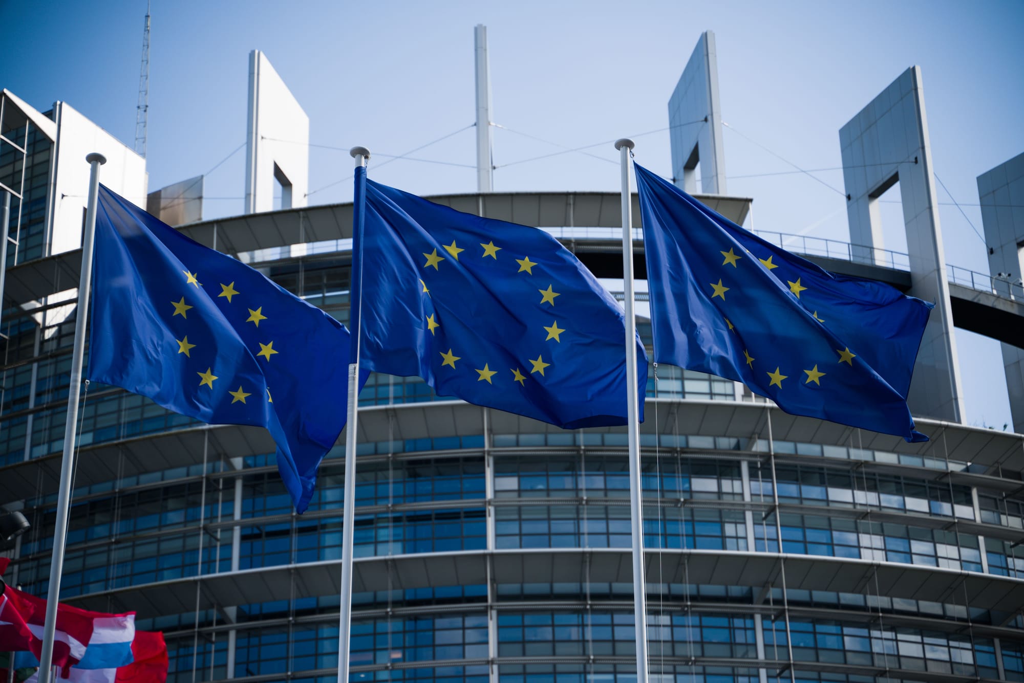 EU AI Act Article 50 disclosure label applied to an AI-generated product image on an ecommerce listing