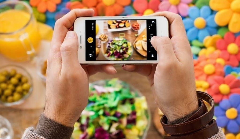 Featured image for the article: How Restaurants Can Collect Real Customer Content (Without Being Awkward)