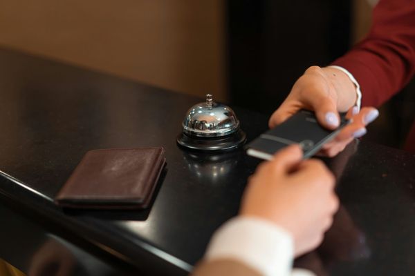 Why Digital Wallet Cards Beat Loyalty Apps for Hospitality Businesses