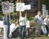 GREG JOHNSON/Frontiersman Sign-toting protesters greeted state
Rep. Vic Kohring and Wasilla Area Chamber of Commerce members
Tuesday as they arrive at the Best Western in Wasilla. Kohring had