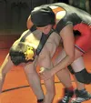 JEREMIAH BARTZ/Frontiersman Houston’s Janae Shannon tries to
bring down Voznesenka’s Avraam Kalugin during the 145-pound final.
Kalugin won the match.