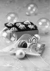 Creativity and ice cream can bring plenty of compliments from
your holiday guests. These peppermint ice cream truffles are a lot
easier to make than you would think, and they taste great.