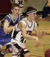 Houston's Taylor Richey steals a pass and heads toward the
basket with Su Valley's Chris Birdsall in pursuit in the fourth
quarter of Friday's game. Photo by TIM BRODT/Frontiersman.