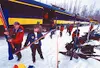 Passengers hurry to unload gear and take advantage of ski
conditions this pask weekend in Curry. WILLIAM
WOODY/Frontiesman