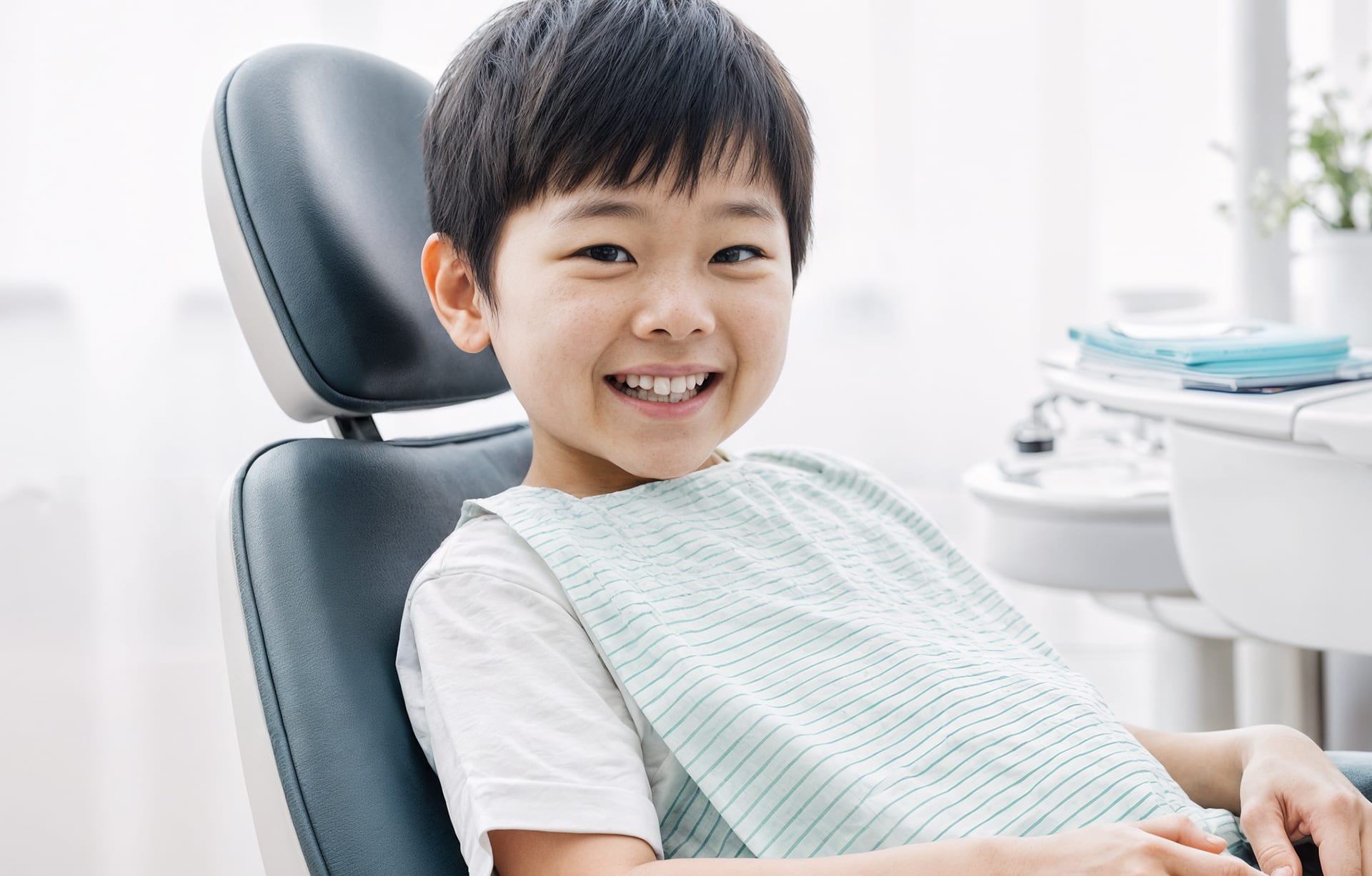 성장기 교정을 위해 치과에 방문한 어린이 환자의 이미지 