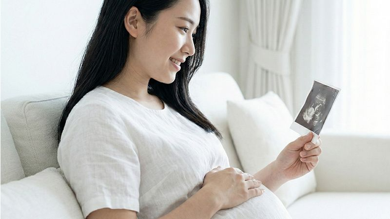 임신을 준비하거나 임신 초기 상태가 갑상선 수치 해석에 중요한 기준이 됨을 보여주는 장면