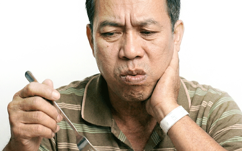 A visual highlighting patient pain points and symptoms indicative of potential dental implant complications.