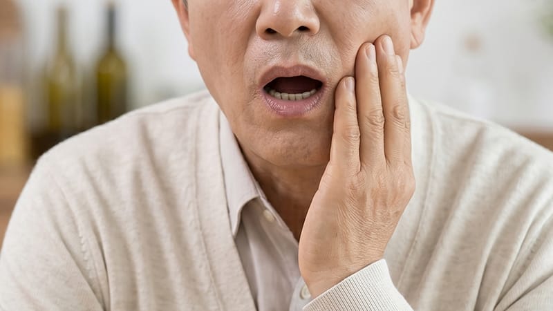 임플란트 후 씹을 때마다 찌릿하다면, 3가지만 체크해 보세요