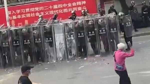 广东信宜村民反殡仪馆项目：威权下的“邻避”抗争再起