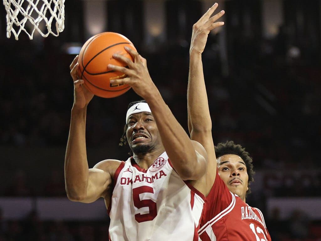 Arkansas Escapes Oklahoma With Late Surge to Win 83–79