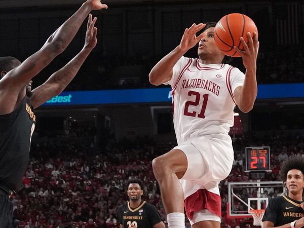 Arkansas Overpowers No. 15 Vanderbilt With a Dominant Night in Fayetteville