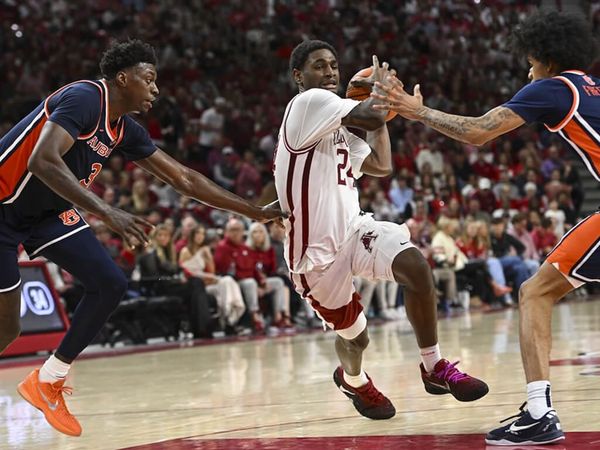 A Team in Form Finds Its Edge as Arkansas Outlasts Auburn