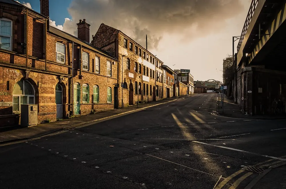 Who is behind those mysterious social media ads about our roads?