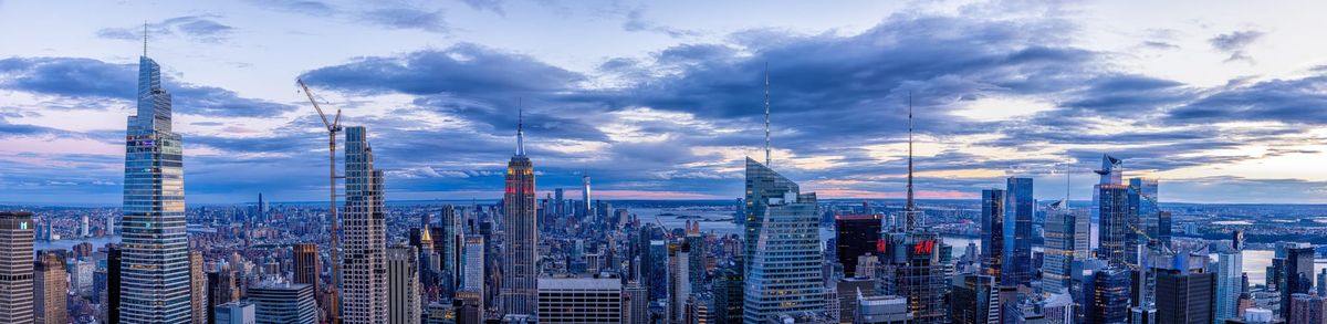 Skyscraper Symphony – A Sunset Panorama of Midtown Manhattan