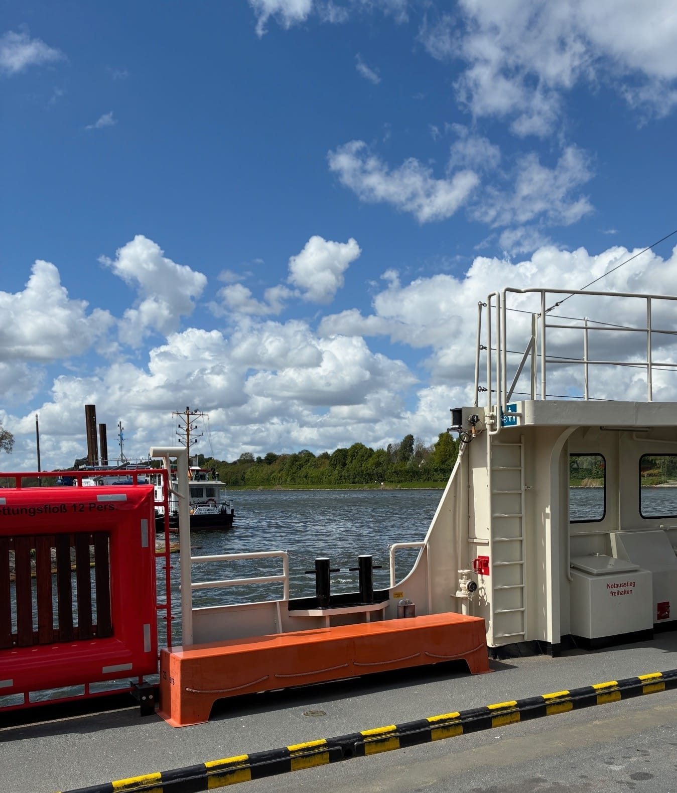 Fähre in Sehestedt über den Nord-Ostsee-Kanal