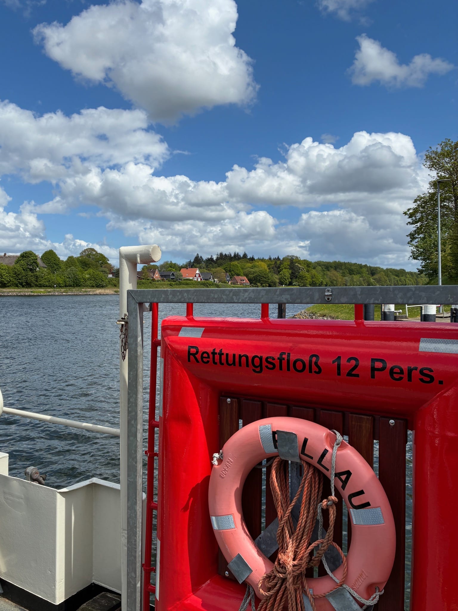 Fähre in Sehestedt über den Nord-Ostsee-Kanal