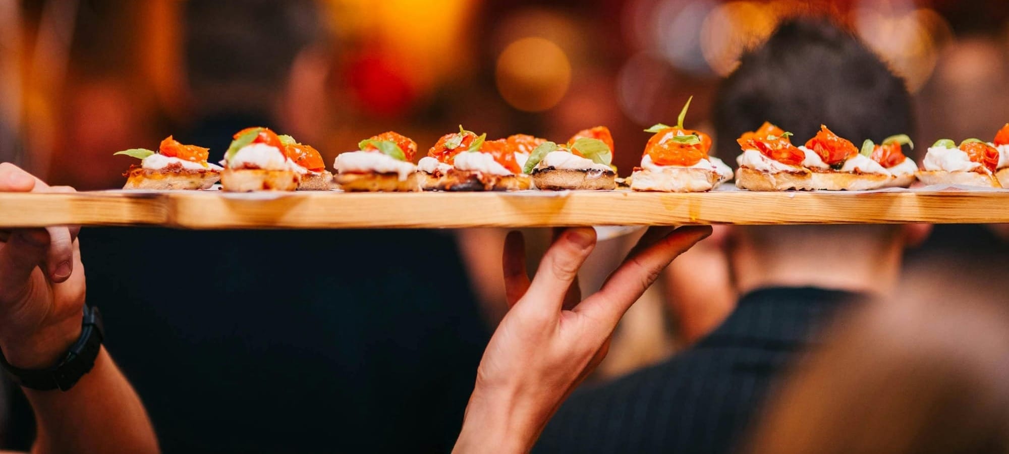 extra serveur restaurant hôtel ou café