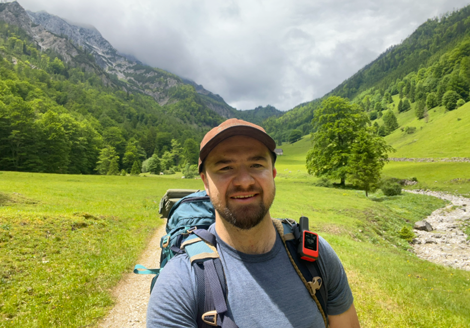 Obsah obrázku venku, osoba, obloha, tráva

Obsah generovaný pomocí AI může být nesprávný.