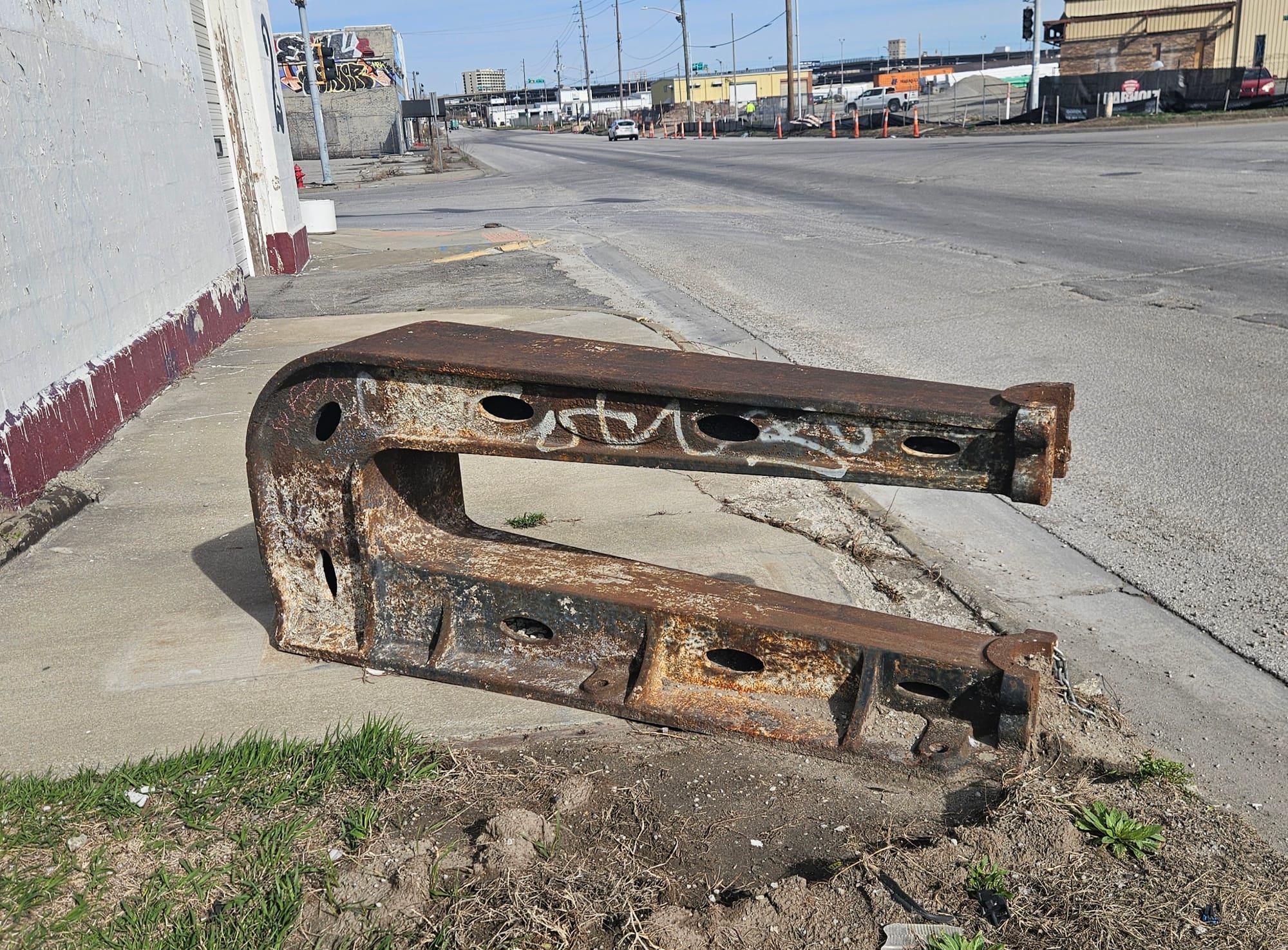 The U-shaped metal object from the opposite view.