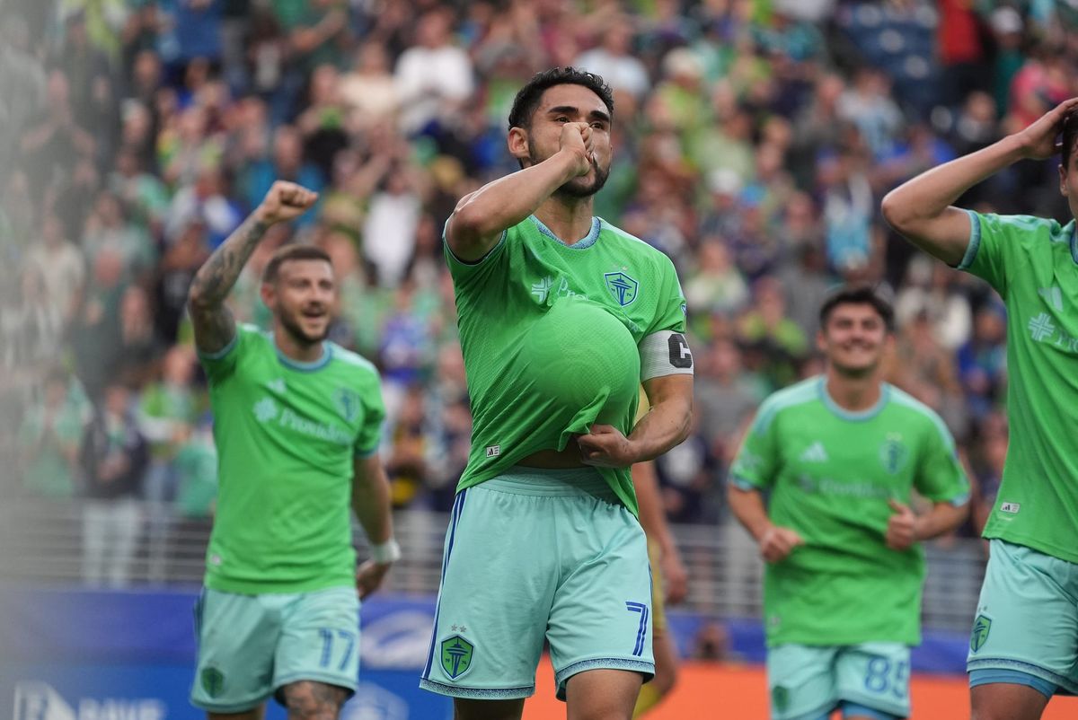 Sounders Comfortably Beat St. Louis as Cristian Roldan Shows World Cup Chops