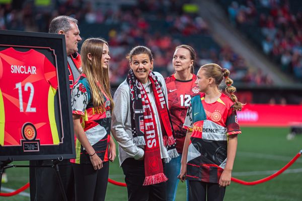 Portland Celebrates One Legend, Another Carries The Thorns To Victory