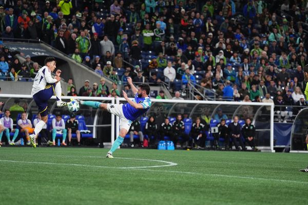 Sounders Hold on for Shorthanded Three Points