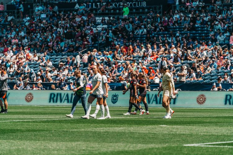 Reign Stun Thorns in Lumen 2-0 Shutout