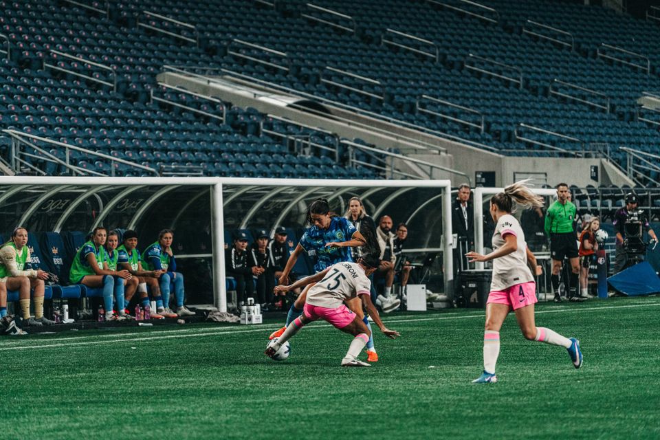 Reign Hold Off Late Wave