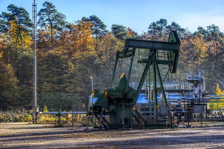 A green oil rig in a forest
AI-generated content may be incorrect.