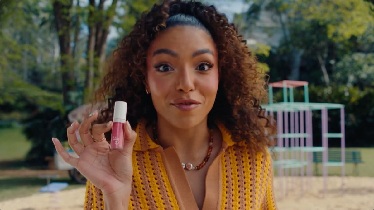 e.l.f. estreia no Brasil transformando gírias locais em campanha