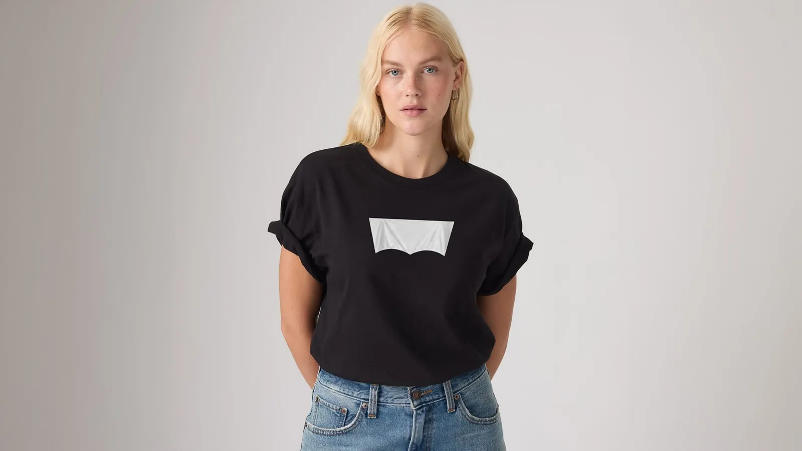 Levi's transforma o próprio logo censurado na Copa em camiseta