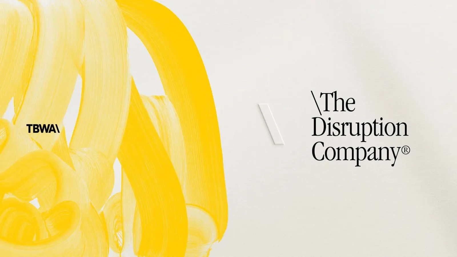TBWA lança identidade feita à mão, com assinatura brasileira