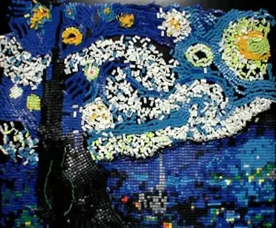 "A Noite Estrelada" de Van Gogh recriada com dominós