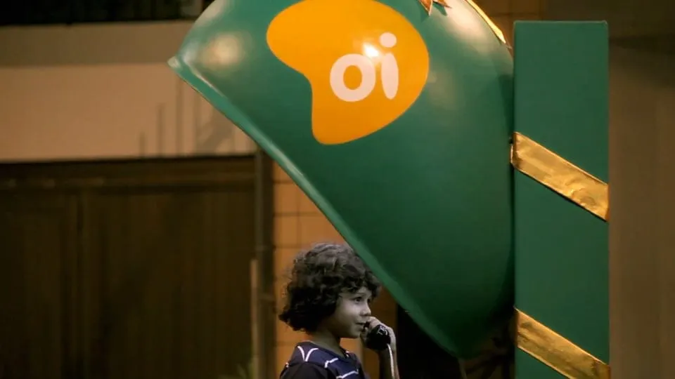 Orelhão Mágico: Oi surpreende crianças com linha direta com o Papai Noel
