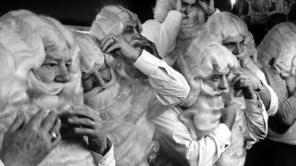 Série de fotos retrata a mais antiga escola de Papai Noel no mundo