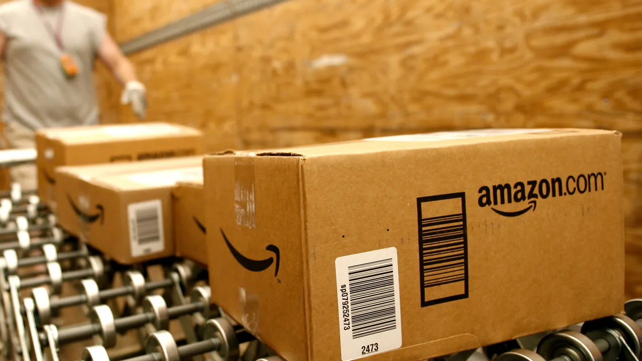 Trump x Amazon: presidente pede revisão do serviço postal americano depois de acusações à empresa de Jeff Bezos