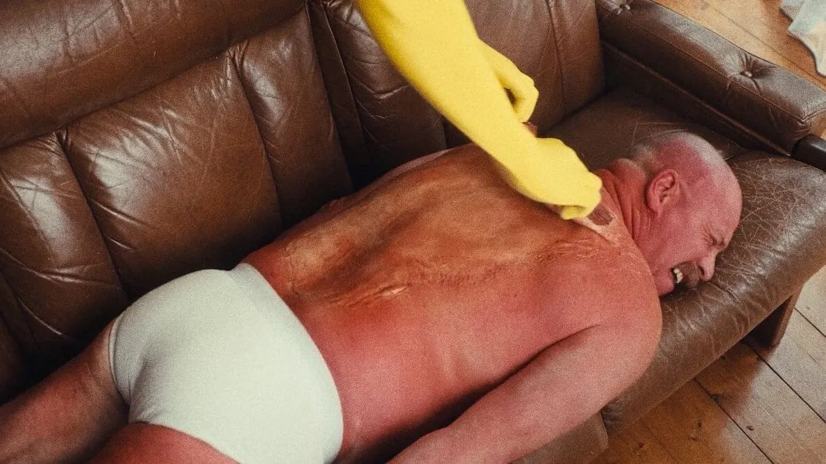 Slather começa 2026 esfolando gente viva em falso infomercial