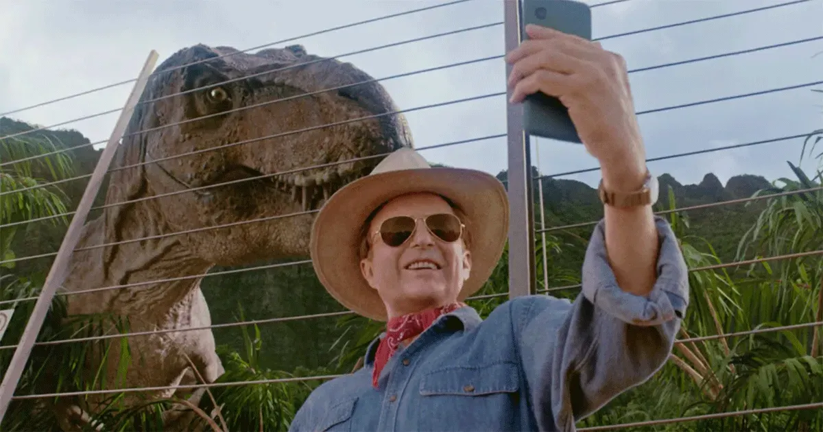 Super Bowl 2026: Xfinity reimagina ‘Jurassic Park’ como parque que deu certo graças à internet boa