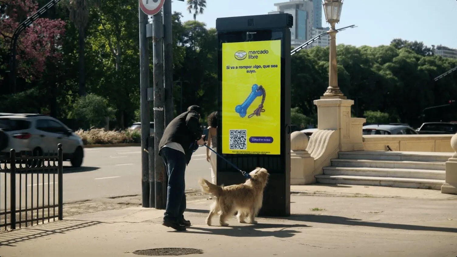 Mercado Livre transforma outdoor em ponto de venda com IA