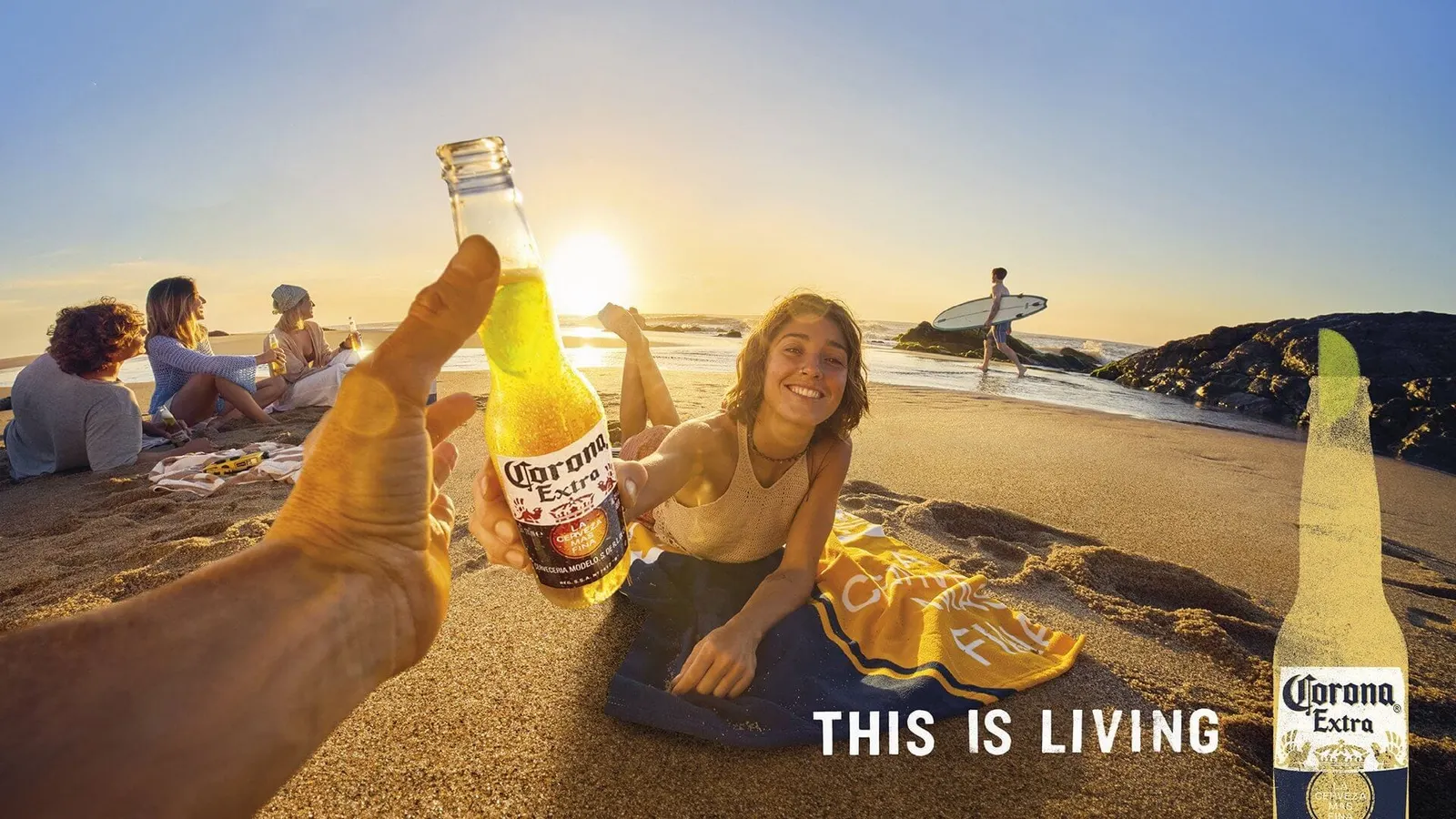 Corona lança "Living is Calling" com parceria global com Tripadvisor e 300 mil experiências ao ar livre