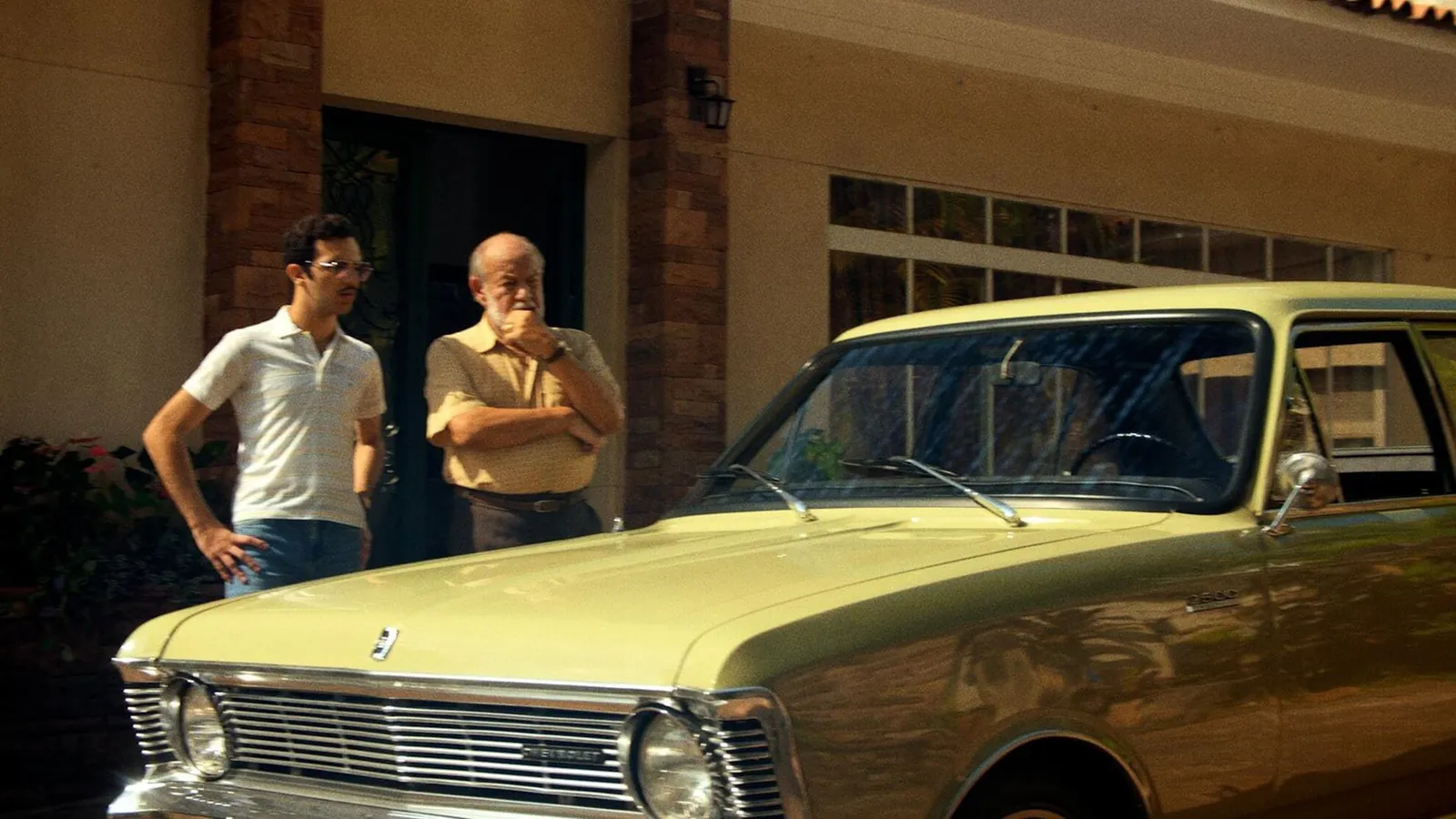Chevrolet entra na série Brasil 70 com personagem próprio e dará um Sonic por uma história real