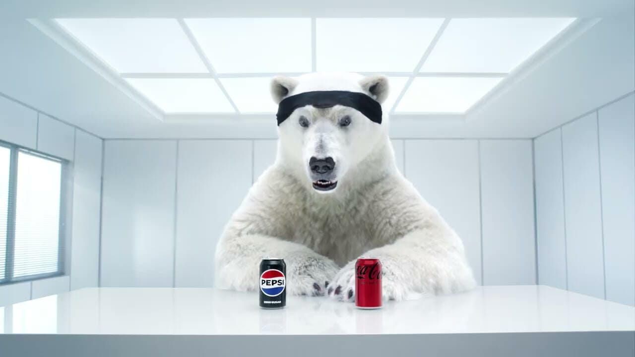 Pepsi provoca Coca-Cola no Super Bowl com urso polar em crise existencial