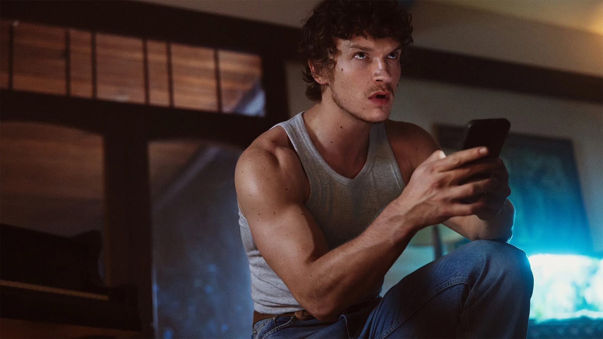 Verizon escala estrela de ‘Rivalidade Ardente’ para curta de terror (com plot twist sobre bunda)