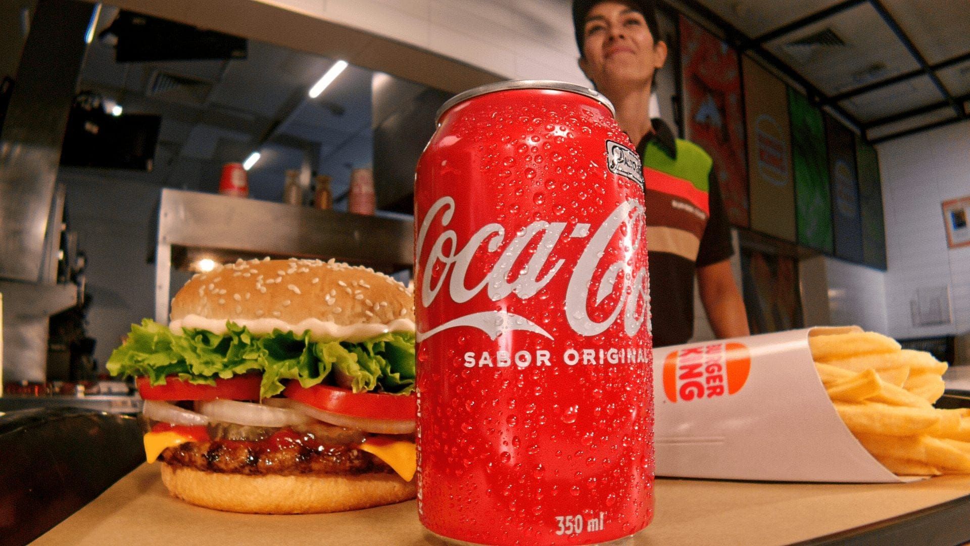 Burger King troca de refrigerante no Brasil e agora "pode ser" Coca-Cola de verdade